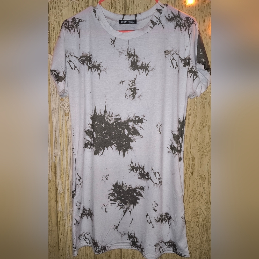 CLOSET CLOSEDOWN ⚠️🚨Shein White and Gray Tshirt Dress